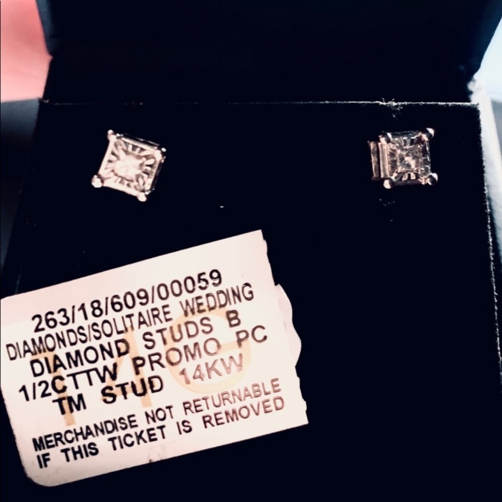 SOLD Macy’s TruMiracle Diamond Stud earrings 14K